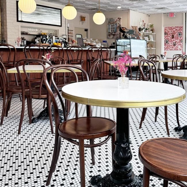 La Bonne Inside Restaurant Table 2024 - Carly Paume